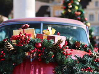 Showcasing Holiday Promos for Your Car Dealership